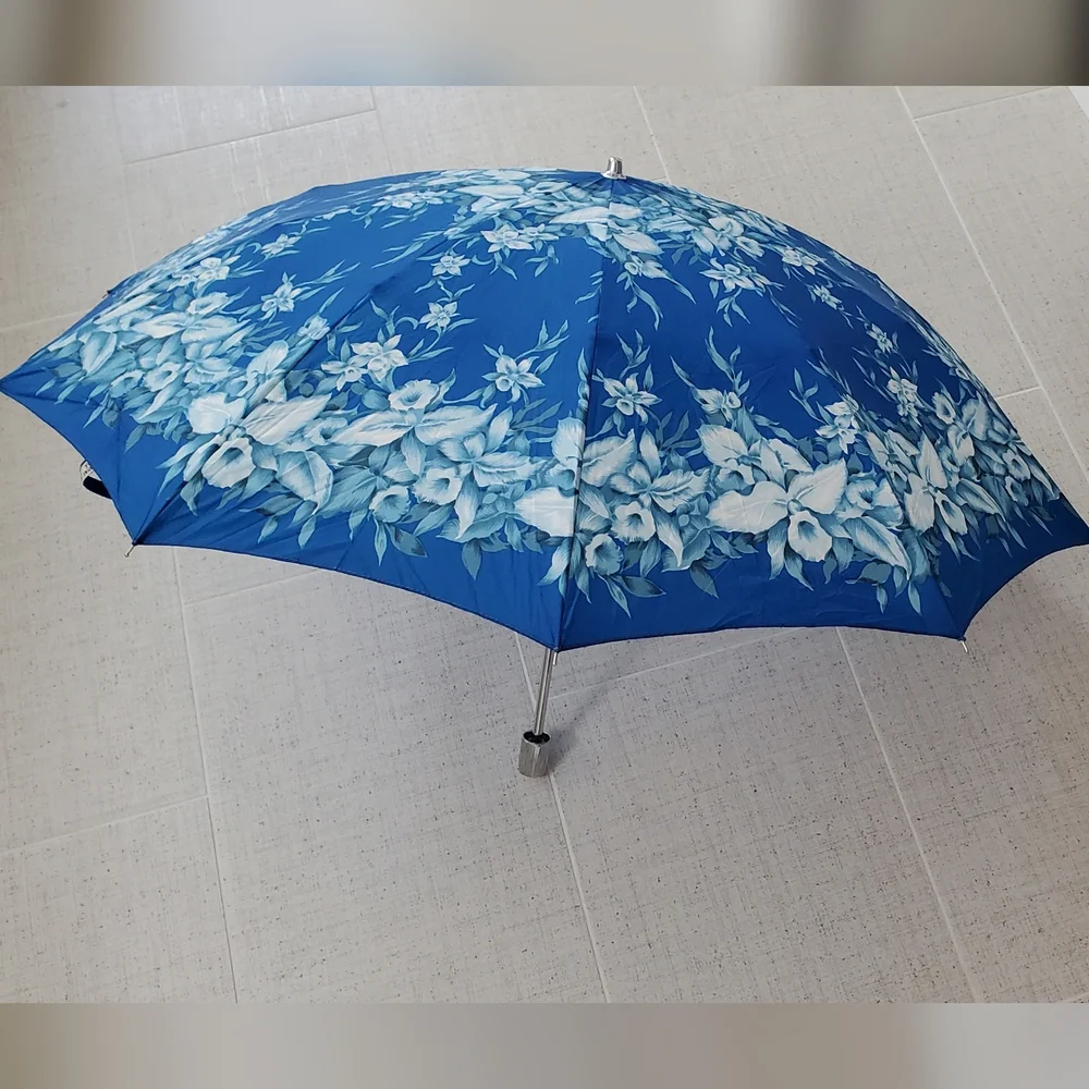 Vintage Floral Sun/Rain Umbrella, Bi-Fold, Made In Kwangchow, Blue,White, Nylon - Picture 4 of 14
